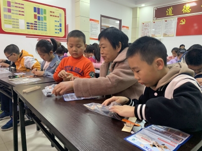 全环境立德树人丨亲子协同趣玩科学！天衢新区开展亲子科学小实验活动