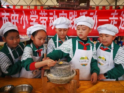 德州市实验小学组织学生到农场开展“春季游学劳动实践”活动