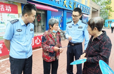 天衢新区宋官屯街道金河社区开展“科技兴警 共筑同心”宣传活动