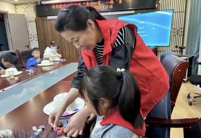 齐河县：“手工彩绘  欢庆六一”志愿服务活动暖童心
