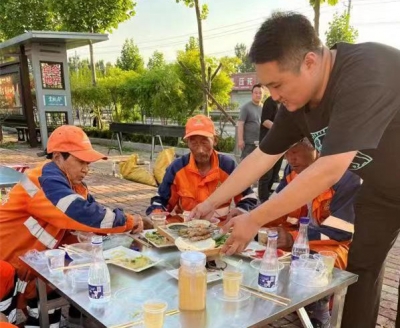 ​宁津县时集镇：餐馆开业不搞排场搞慈善 让环卫工人“暖心又暖胃”