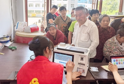 天衢新区宋官屯街道李相庄社区开展社保卡签发进社区活动