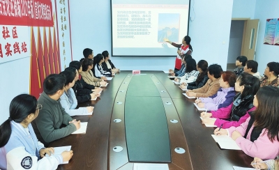 天衢新区宋官屯街道十二里庄社区学习领会习近平总书记关于全面从严治党重要论述