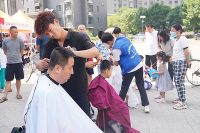 天衢新区宋官屯街道嘉诚社区开展“聚友邻 惠生活”公益服务活动