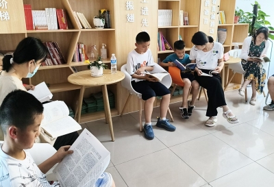 天衢新区宋官屯街道金河社区：社区图书角丰富居民文化生活
