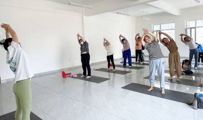 天衢新区宋官屯街道新城社区公益瑜伽课开课