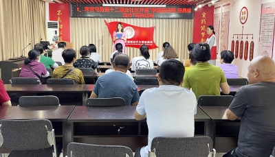 天衢新区宋官屯街道十二里庄社区开展诗词诵读活动