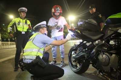 全面部署 高效落实 | 德州交警直属一大队：严打飙车“炸街党”