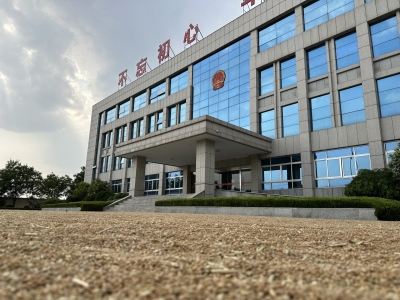 “今年咱家麦子晒在镇政府大院！”