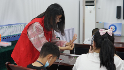 德州学院纺织服装学院开展“习‘艺’技之长”关爱特殊教育学生志愿服务活动