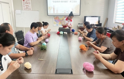 天衢新区宋官屯街道宋官屯社区开展钩针编织活动