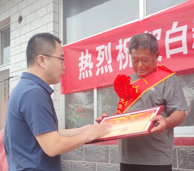 乐陵市铁营镇：立功喜报送上门 拥军优属暖人心