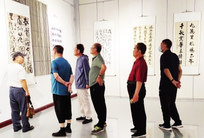 散文｜鲁秀丽：因荷香遇墨香