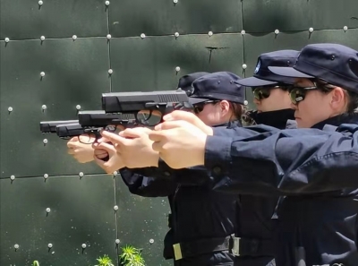 图片新闻 | 战“烤”场 不服“暑” 