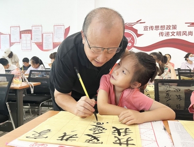 天衢新区宋官屯街道康博社区开展亲子书法系列活动