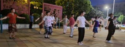 诗｜于占德：观学院广场舞有感