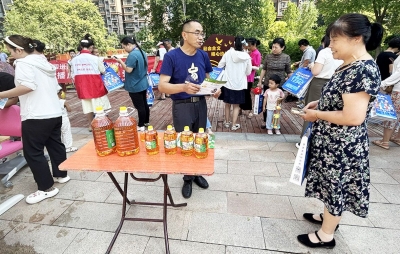 天衢新区宋官屯街道金鼎社区：社区便民“小集市” 服务居民“零距离”