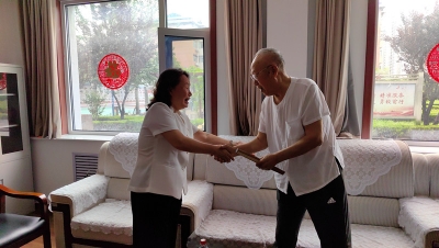 迎八一丨赓续“红色血脉” 德百集团举行走访活动