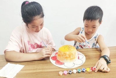 天衢新区宋官屯街道开展“涂鸦草帽创意DIY” 多彩周末系列活动
