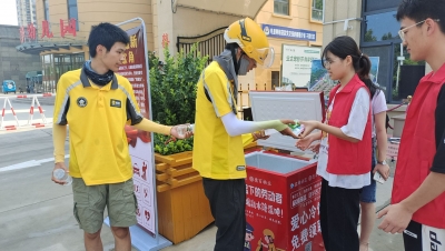 夏津县北城街道：“爱心冰箱”服务新就业群体 与您“瓶”水相逢