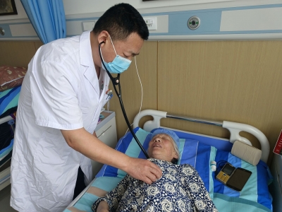乐陵市铁营镇：医养结合惠群众