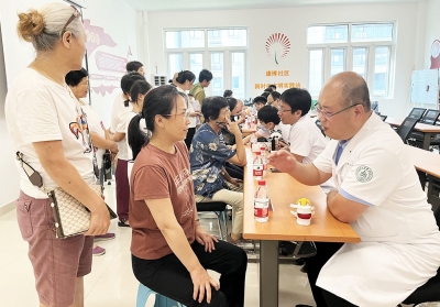 天衢新区宋官屯街道康博社区：健康义诊进社区 关爱居民零距离