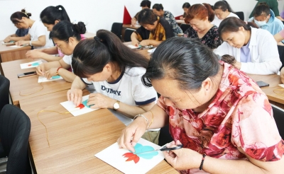 天衢新区宋官屯街道非遗工坊职业技能特色培训走进宋官屯社区