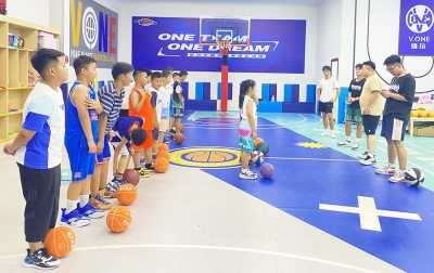 天衢新区宋官屯街道付庄社区开展青少年暑期篮球夏令营活动