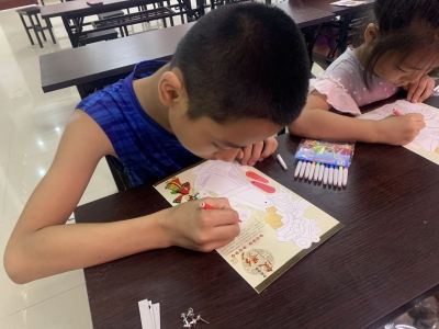 德州天衢新区袁桥镇崇文社区开展皮影手工制作活动