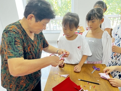 宁津宁城街道：巧手纸生花 剪出小美好