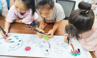 天衢新区宋官屯街道苗庄社区开展青少年绘画活动