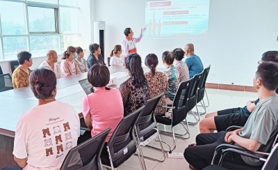 天衢新区宋官屯街道滨河社区开展国防教育宣讲活动