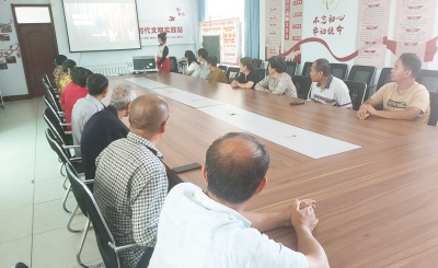 天衢新区宋官屯街道张官屯社区开展“防范于心 反诈于行”宣传活动