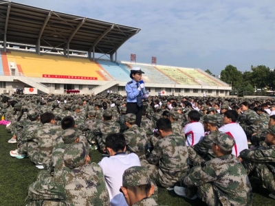 临邑：交警进校园 讲好交通安全第一课