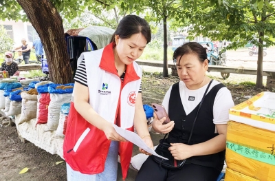 天衢新区宋官屯街道张官屯社区开展“国防教育进大集”志愿服务活动