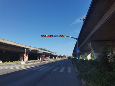 注意!德州北外环新启用这种信号灯,专为骑行非机动车而设!