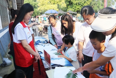 天衢新区宋官屯街道文化站非遗蓝染走进张官屯大集