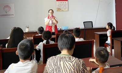 天衢新区宋官屯街道开展“魔幻水精灵手工DIY”科普活动