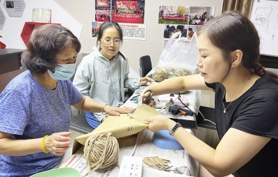 天衢新区宋官屯街道十二里庄社区开展创意手工活动