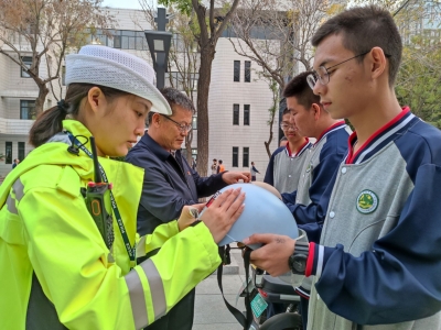 “天使之翼”守护夜间出行 | 德州交警直属一大队“荧光平安守护”行动进校园