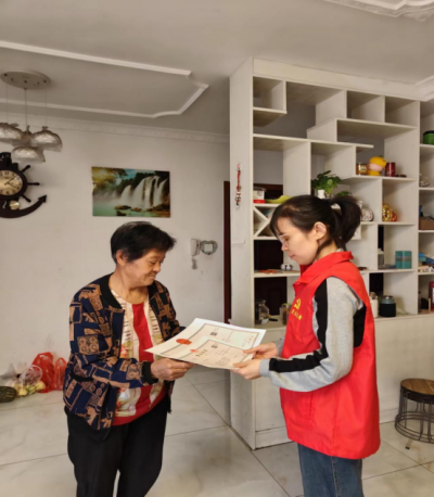 齐河晏城街道：营业执照送上门 服务群众零距离