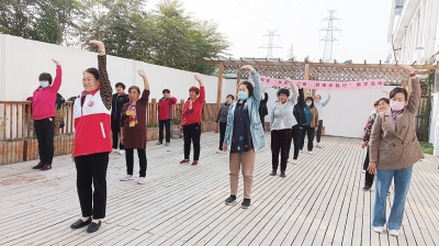 天衢新区宋官屯街道明月社区开展“快乐八段锦”健身活动