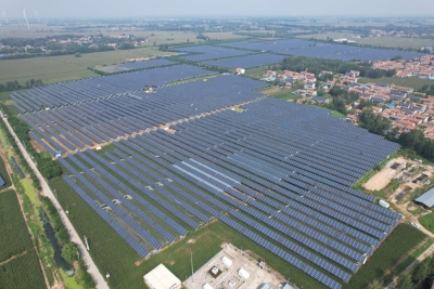 山东：“农光互补”力促绿色发电与农业丰收“两不误”