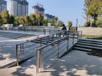 德州月湖公园：增设无障碍通道 打通入园暖心路