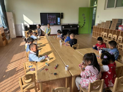 抬头寺镇开展 “趣涂石膏娃娃”手工活动