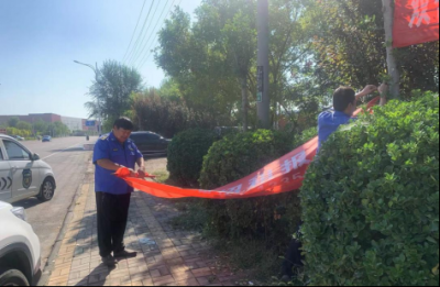 德城区城市管理局：清理违规横幅广告 净化美化市容市貌