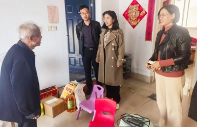 天衢新区宋官屯街道走访慰问辖区八十岁以上困难老人