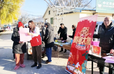 天衢新区宋官屯街道张官屯社区：医保宣传进大集