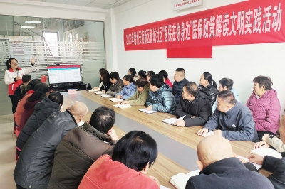 天衢新区宋官屯街道新城社区开展医保政策宣讲活动