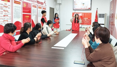 天衢新区宋官屯街道明月社区：巧手同编中国结 传承悠悠中华情
